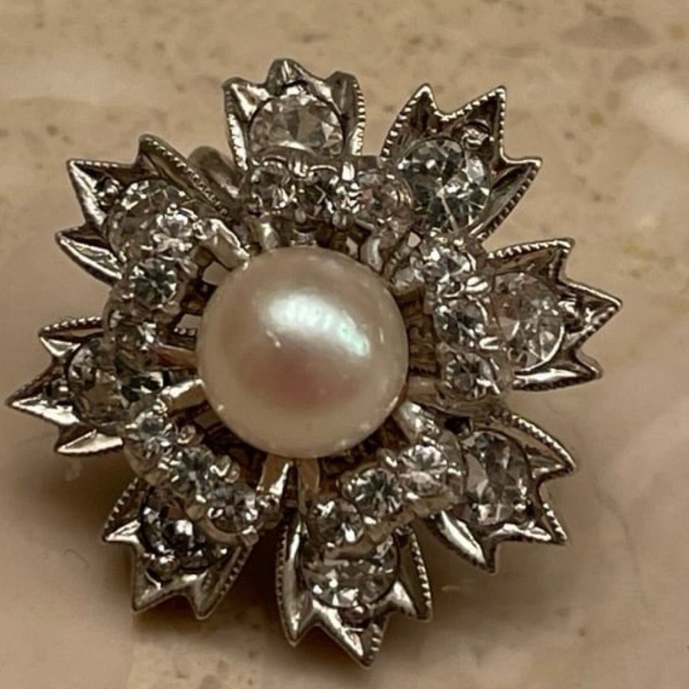 SOLD ✅ SOLD SOLD Diamonds Pearl  Sterling single clip earrings